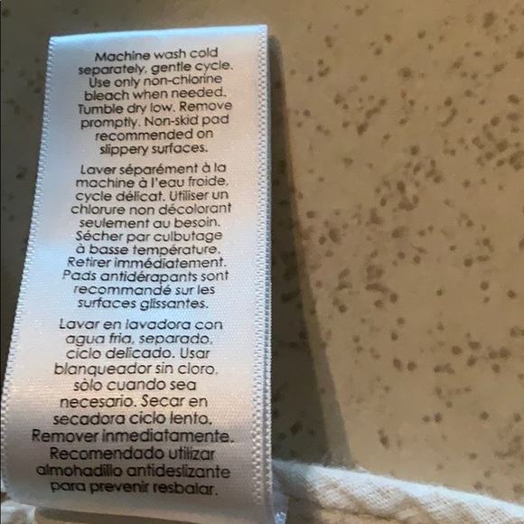 Fun and flirty bathroom rug - Picture 5 of 5